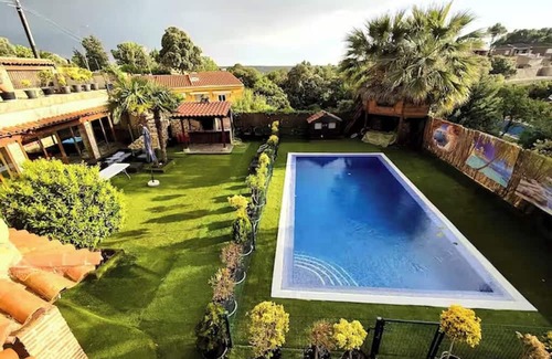 Santa Cruz del Retamar Chalet De Esquí | An environment where you can enjoy nature, on the banks of the Alberche River