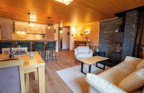 Barboleusaz Apartamento | The apartment is located on Place de la Barboleuse in Gryon, close to all shops, the train station,