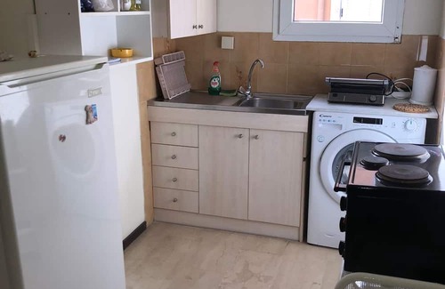 Agios Markos Apartamento | 2-bedroom apartment a few steps from Ipsos beach - Wi-Fi, AC, fridge, balcony