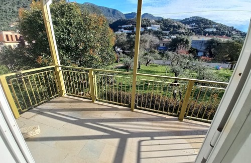 Agios Markos Apartamento | 2-bedroom apartment a few steps from Ipsos beach - Wi-Fi, AC, fridge, balcony