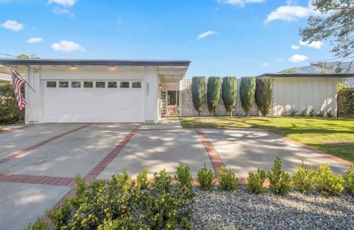 Sunland-Tujunga Casa | Wexford Hills Poolside Haven Backyard, BBQ