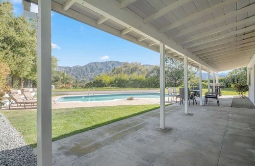 Sunland-Tujunga Casa | Wexford Hills Poolside Haven Backyard, BBQ