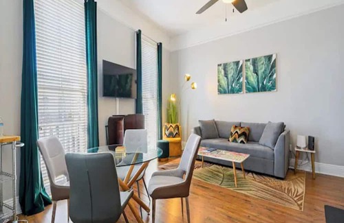 Faubourg Livaudais Apartamento | Beautiful Balcony Condo!