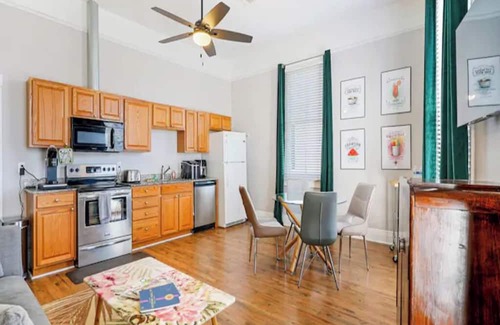Faubourg Livaudais Apartamento | Beautiful Balcony Condo!