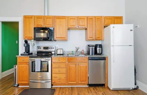 Faubourg Livaudais Apartamento | Beautiful Balcony Condo!