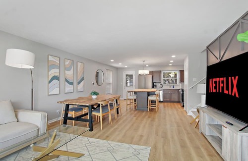 Arlington Heights Casa | The Arlington Heights Breakaway - 6 Luxury Bed House NEW
