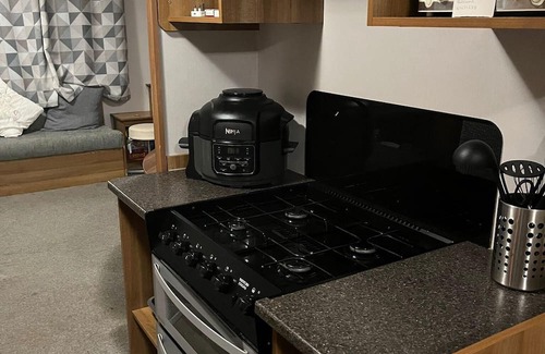 Clacton-on-Sea Casa | Superb 8 berth caravan with free WiFi at Highfield Grange ref 26706WR