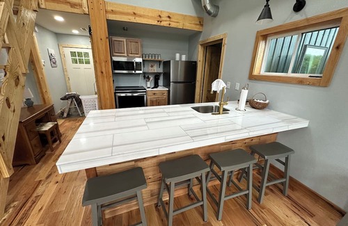 Newport Casa | Charming 3-bedroom sheik contemporary house in lovely Newport/Smokies