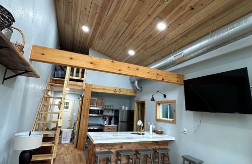 Newport Casa | Charming 3-bedroom sheik contemporary house in lovely Newport/Smokies