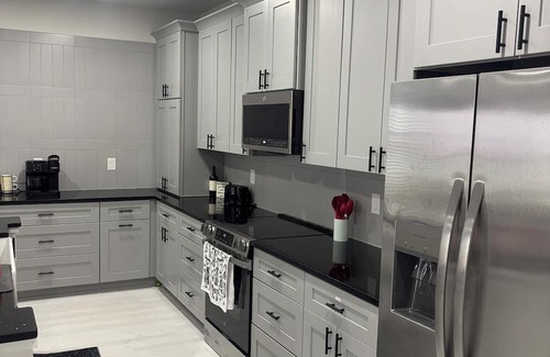 Welcome Casa | Modern, New Build Dog Friendly 3-bedroom home close to DT Greenville