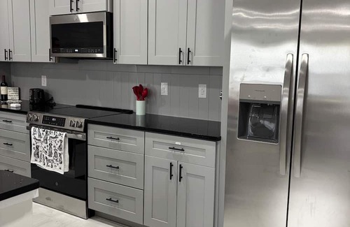 Welcome Casa | Modern, New Build Dog Friendly 3-bedroom home close to DT Greenville