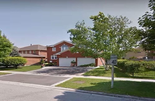 Pickering Apartamento | Spacious Basement Apt Open Concept wth Separate Entrance No Walls Dividing Rooms