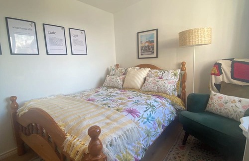 Londonderry Apartamento | Cosy Irish Cabin studio in fabulous Derry with WiFi & Private Bathroom