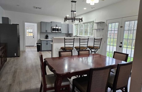 Raleigh Casa | Exclusive & Privacy 10-Bedroom Estate Compound with Pool and Hot Tub