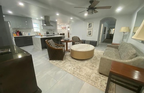 Horn Lake Casa | Fabulous 12-Bedroom Estate in Horn Lake with Pool and Jacuzzi.