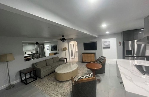 Horn Lake Casa | Fabulous 12-Bedroom Estate in Horn Lake with Pool and Jacuzzi.