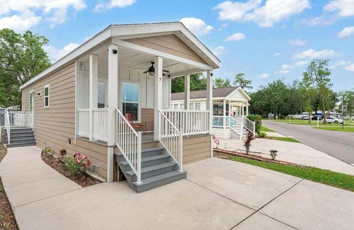 Kissimmee Cabaña | Cozy Tiny Home Getaway Minutes from Disney