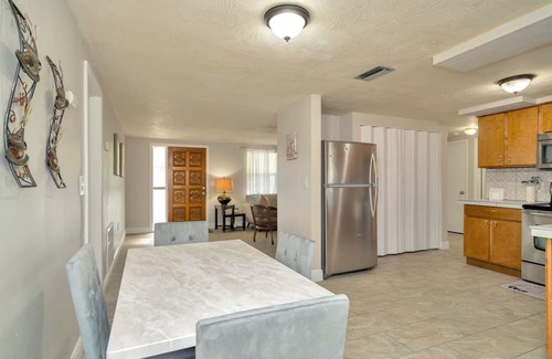 Embassy Hills Casa | Charming 2-bedroom house with AC, WiFi in Port Richey FL Near Weeki Wachee Park