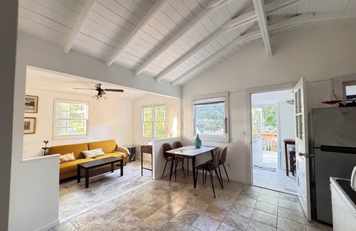 Baiting Hollow Cabaña | Charming 3-bedroom beachfront cottage with WiFi, AC in welcoming Calverton