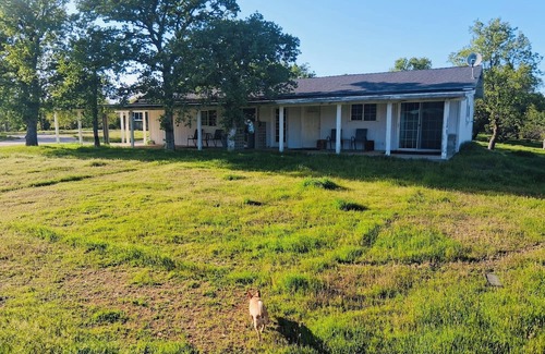 Cottonwood Apartamento | #2 Relaxing Rustic Retreat studio on 21 acres in Cottonwood WiFi, AC, Yoga room