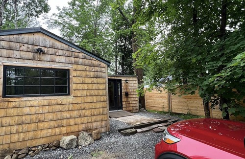 Rumford Casa | Charming 1-bedroom house with WiFi, Fireplace, Wooded Walking Trails