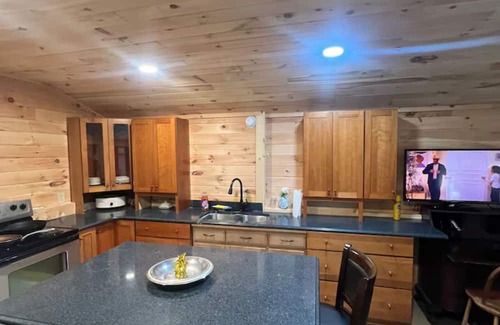 Rumford Casa | Charming 1-bedroom house with WiFi, Fireplace, Wooded Walking Trails