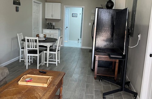 Kennesaw Apartamento | Charming 2-bedroom basement apartment with WiFi, AC in terrific Kennesaw