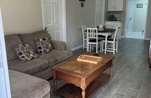 Kennesaw Apartamento | Charming 2-bedroom basement apartment with WiFi, AC in terrific Kennesaw