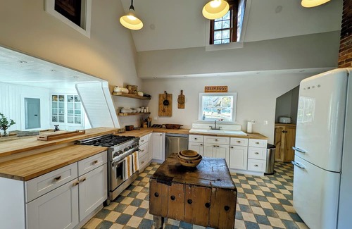 Croom Otro | Historic Farmhouse 30 minutes to DC / Annapolis. 4BR Large and Inviting, Zipline