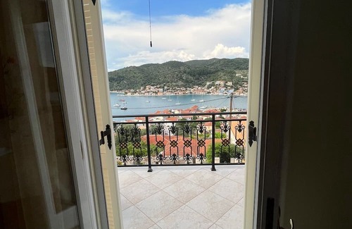 Vathy Casa | 3-bedroom house in charming Ithaki with AC, WiFi. Live the Greek dream