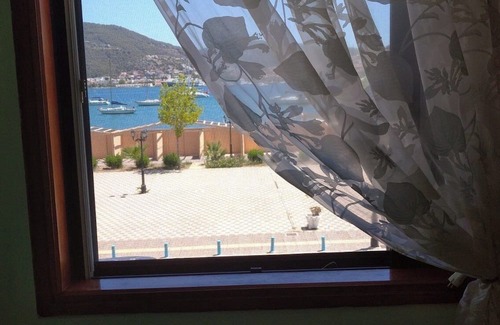 Galatas Apartamento | Cosy coastal flat near Poros – 5 mins drive to the beach! Perfect for families