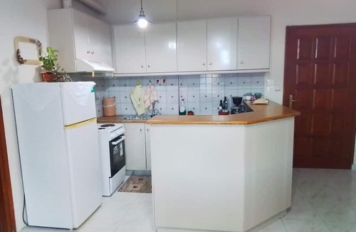 Galatas Apartamento | Cosy coastal flat near Poros – 5 mins drive to the beach! Perfect for families