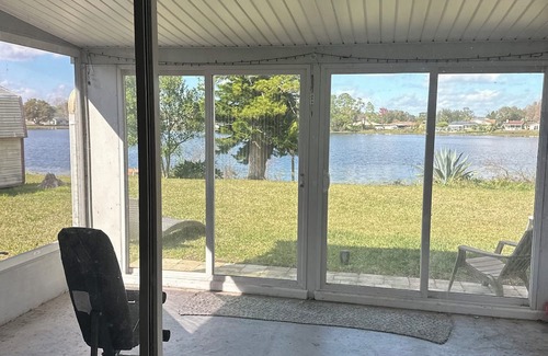 Deltona Lakes Casa | FL LAKEFRONT full house 2/1