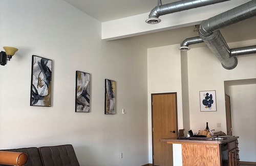 Stevens Point Condominio | Charming 2-bedroom condo with AC, WiFi in Stevens Point Noise Potential