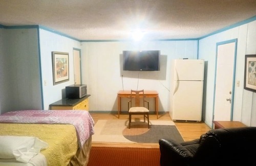 Searchlight Apartamento | Charming 2-bedroom hotel suite with AC, WiFi in enchanting Searchlight