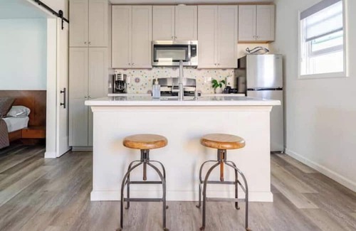 Cal Heights Casa | Light & Bright, Centrally Located Casita/Apartment