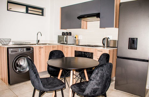 Tshwane Apartamento | StayEase 2BR in Pretoria GreenCreek Lifestyle Estate w/ Lagoon Pool