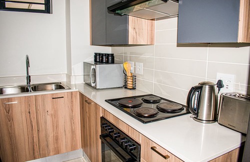 Tshwane Apartamento | StayEase 2BR in Pretoria GreenCreek Lifestyle Estate w/ Lagoon Pool