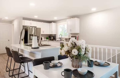 Bryn Mawr-Skyway Casa | Modern 5Bd+3Ba Remodeled Home with BBQ + Backyard