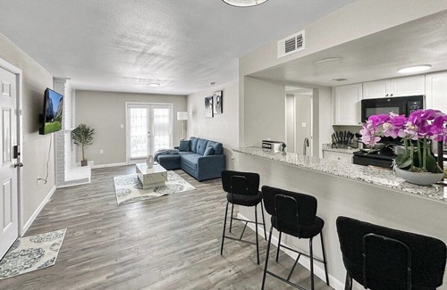 Addison Apartamento | 2104 · Cozy Addison Apt, Free Park Wi-Fi, Pool & Gym