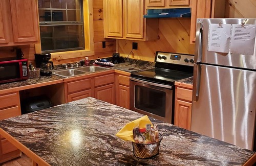 Winona Cabina | Charming ranch style log cabin with AC in scenic Winona