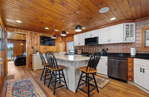Lake James Cabaña | Sunset Cottage on Jimmerson Lake