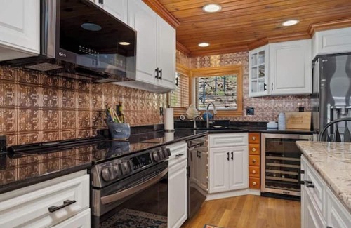 Lake James Cabaña | Sunset Cottage on Jimmerson Lake