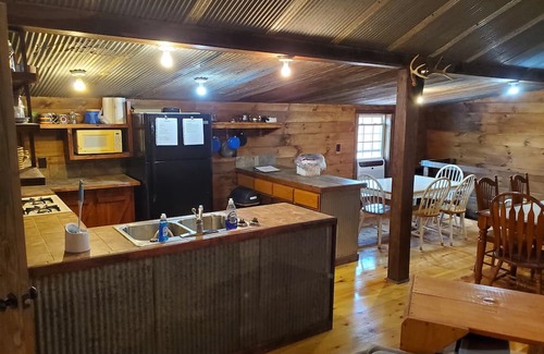 Winona Casa | Charming 3-bedroom barn in quaint Winona with AC