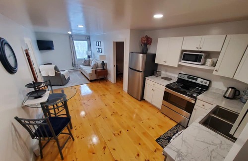 East Homer Apartamento | Charming 1-bedroom apartment in delightful Manlius, on a beautiful flower farm!