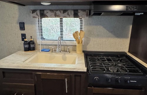 Port Saint Lucie Casa | Cozy RV with AC and WiFi in charming Port St. Lucie