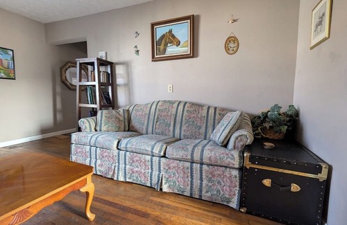 Island City Otro | Sturgeon Creek Farm - farmstay - pet friendly