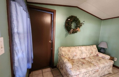Coushatta Cabina | Pet friendly Lake View Cabin Rental near Coushatta, LA!