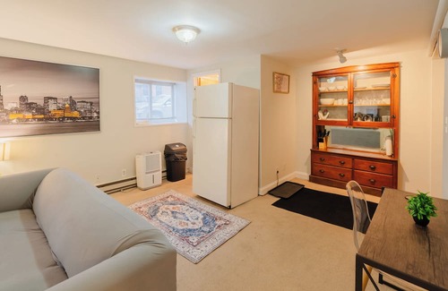 Lakewood-Balmoral Apartamento | Prime Location: Cozy 1BR Near Dining & Shops