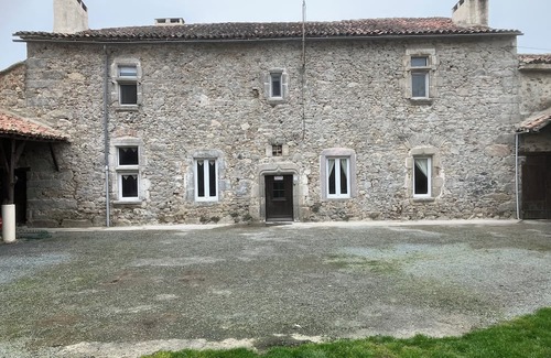 Saint-Pierre-du-Chemin Casa | Fortified Farm 10 Berth Dormitory
